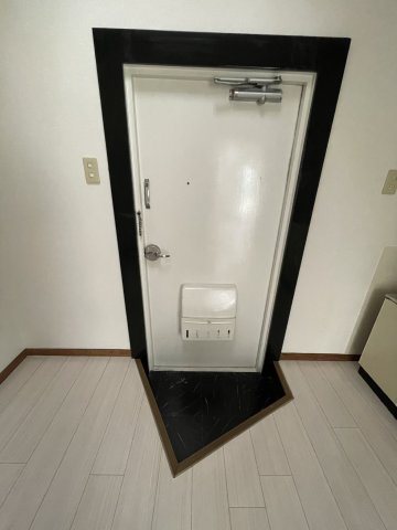玄関　(参考)同マンション反転取り他部屋の写真
