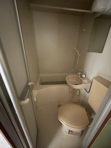 バス・シャワールーム　(参考)同マンション反転取り他部屋の写真
