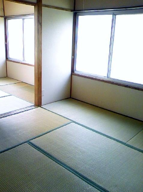 その他部屋・スペース　2階和室4.5帖。ふすまを開ければ隣の和室6帖と続けて利用で