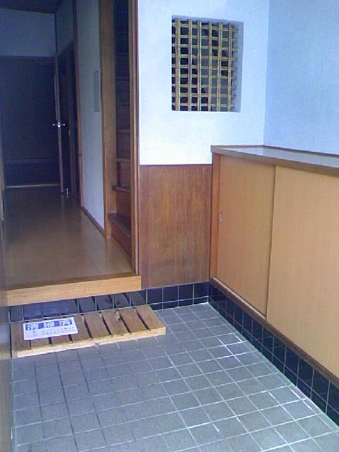 玄関　大きいシューズボックスがついていますので、すっきり収納できま