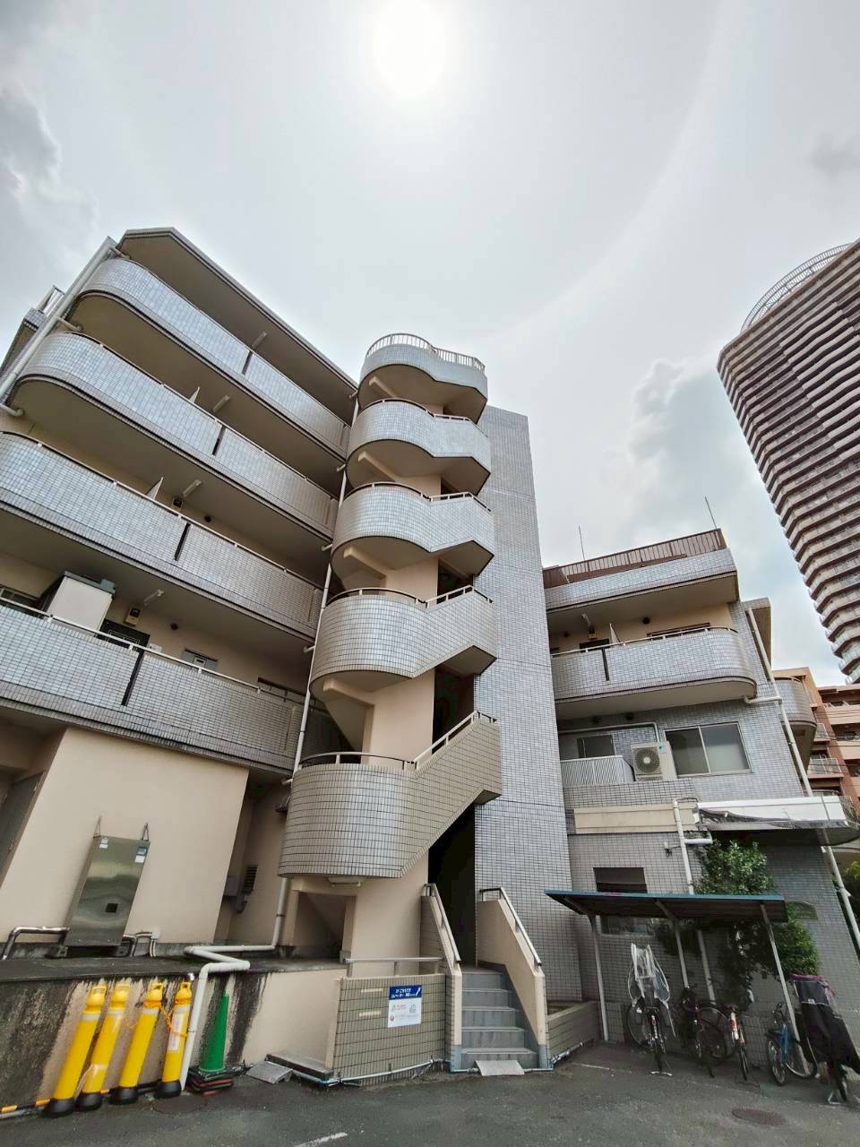 建物外観　外壁タイル張り☆