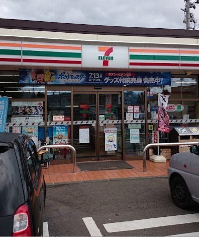 コンビニ　セブンイレブン盛岡緑が丘3丁目店（コンビニ）まで327m