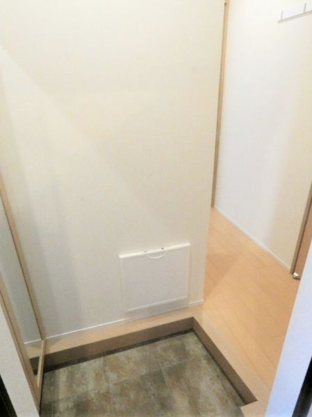玄関　弊社は都内全域の物件をご紹介可能です！