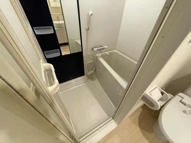 バス・シャワールーム　(参考)同マンション別間取り他部屋の写真（間取り図が正）