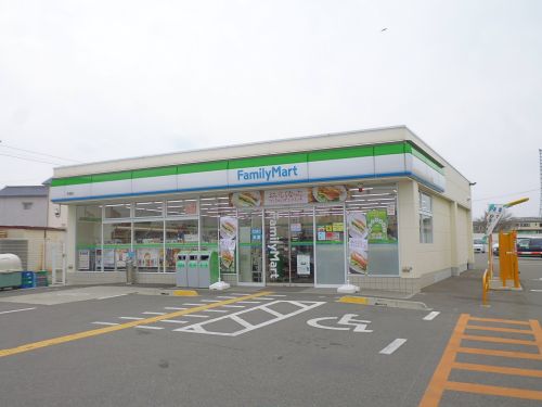 コンビニ　ファミリーマート 有瀬店（コンビニ）まで517m
