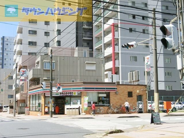コンビニ　セブンイレブン（コンビニ）まで360m