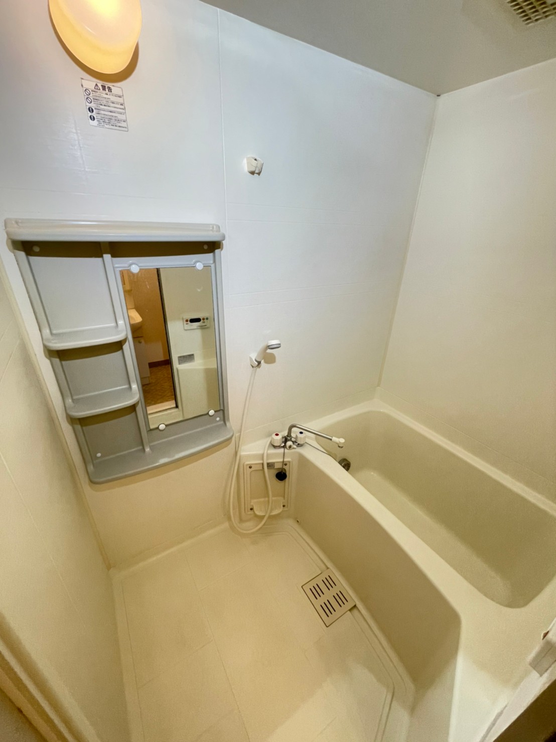バス・シャワールーム　同建物別号室