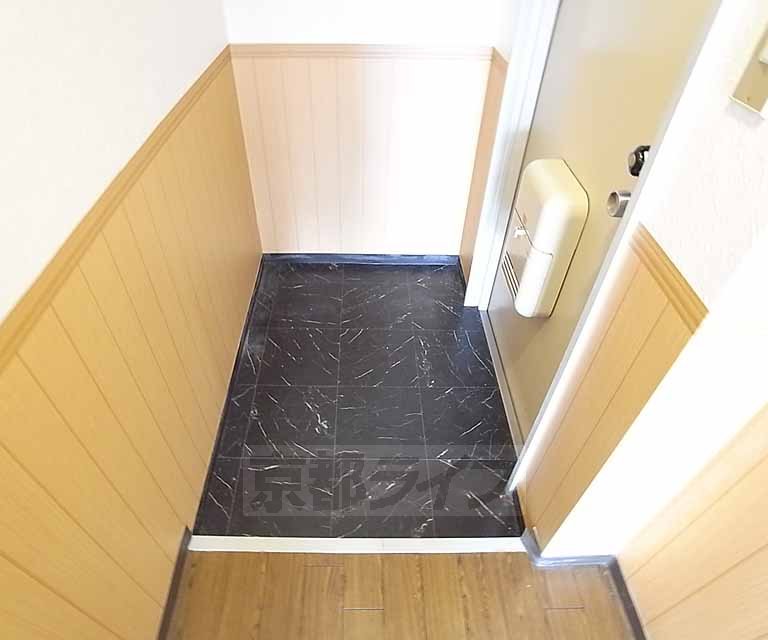 玄関　段差の低い玄関です。