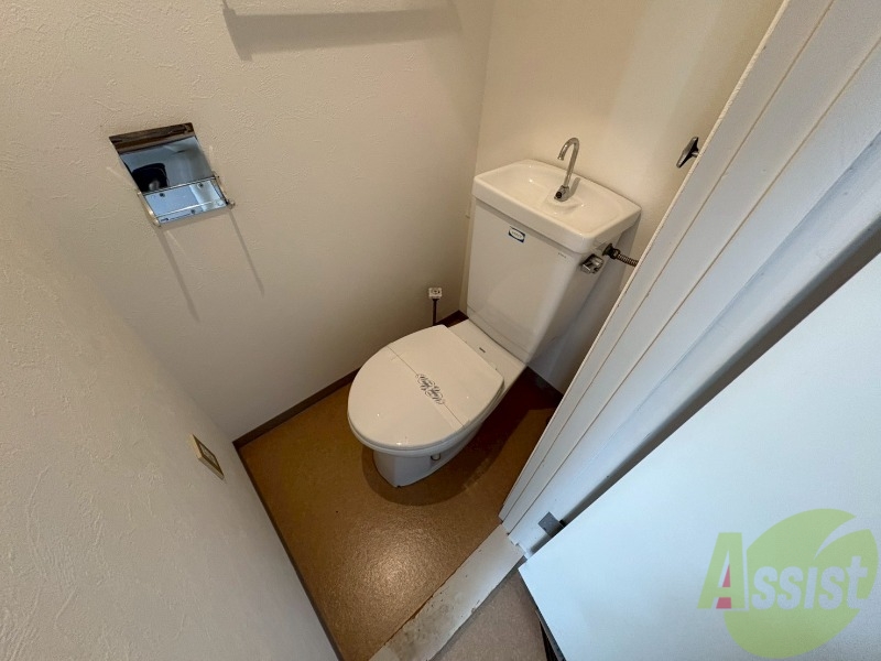 トイレ　こちらはトイレです。清潔感があり、安心して使用できます。