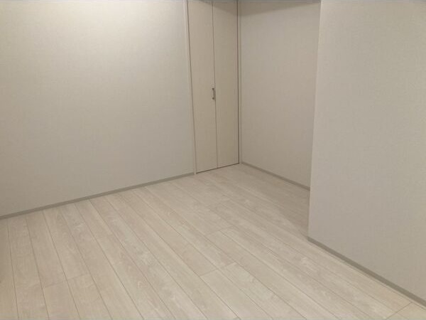 その他部屋・スペース　広くて明るい寝室