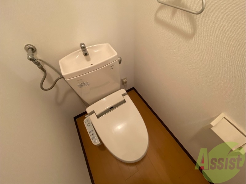 トイレ　こちらはトイレです。清潔感があり、安心して使用できます。
