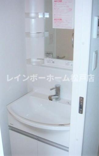 洗面設備　使いやすい洗面所です