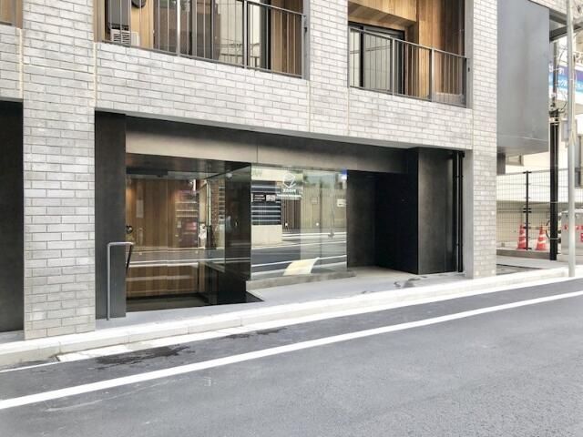 エントランス　落ち着いたエントランスです