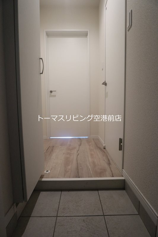 玄関　※別号室の参考写真になります。