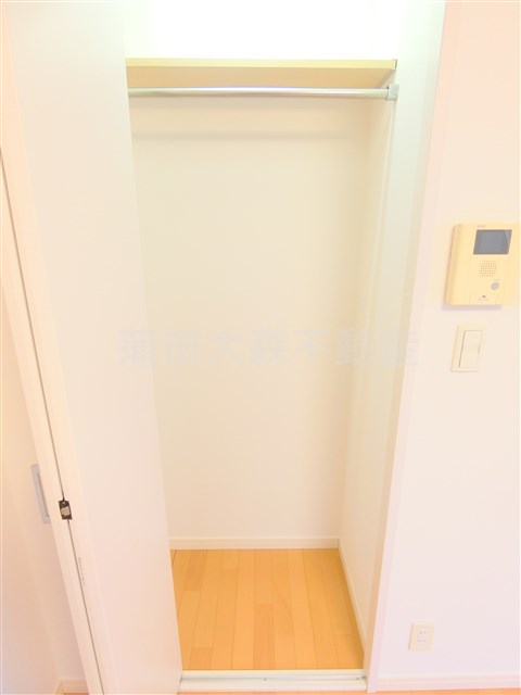 収納　照明付きの収納　クローゼット
