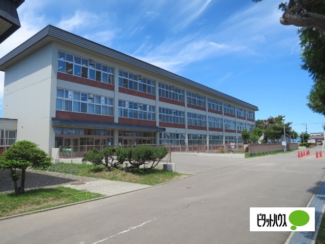 小学校　旭川市立近文小学校（小学校）まで1301m