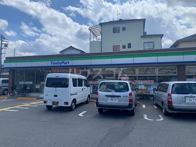コンビニ　ファミリーマート 朝霞膝折三丁目店（コンビニ）まで668m