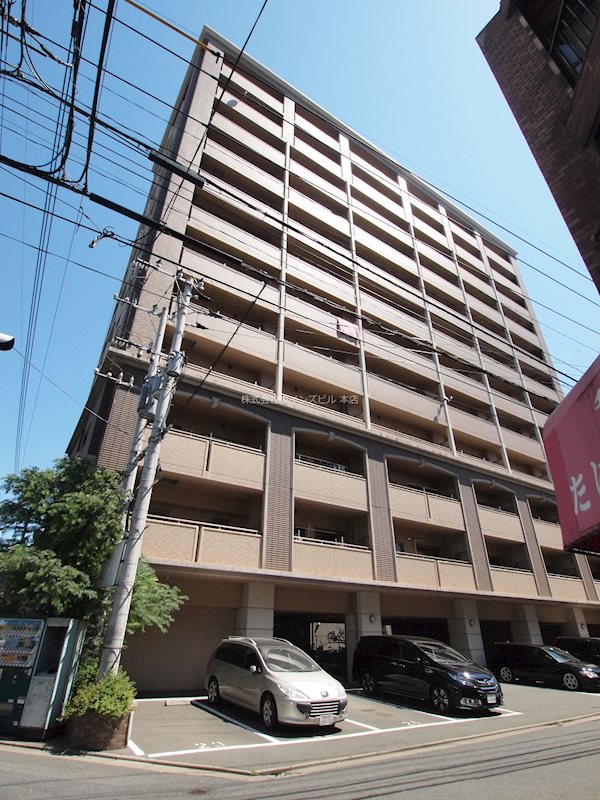建物外観　小倉中心街。キャンペーンのお部屋。