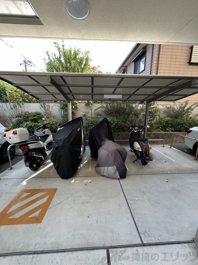 駐車場　駐車場