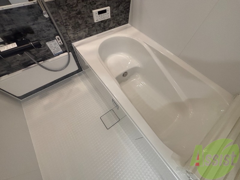 バス・シャワールーム　浴室です。バスタブが広く疲れが取れてゆったりできます。