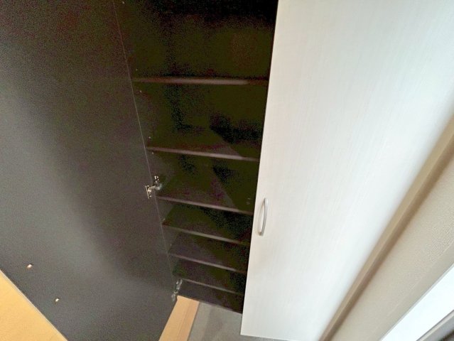 収納　大きいシューズボックスは靴がいっぱい入れれますね。