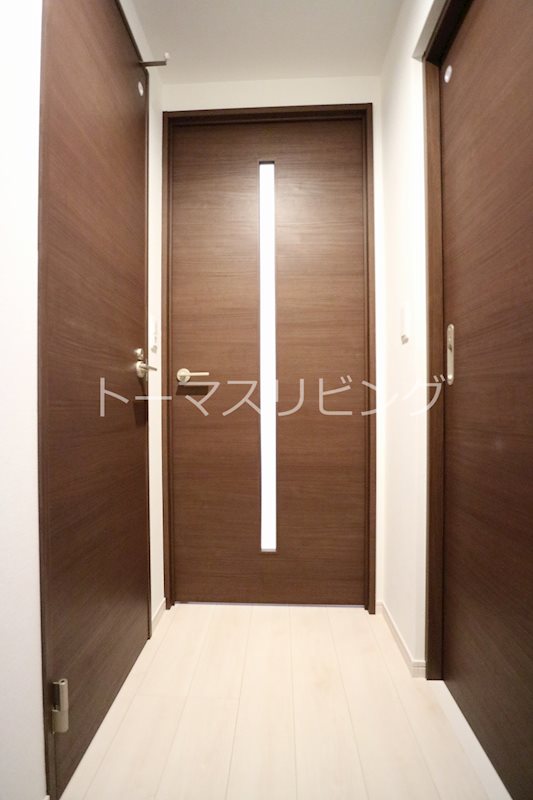 玄関　※内装カラーは階数で変動あります。