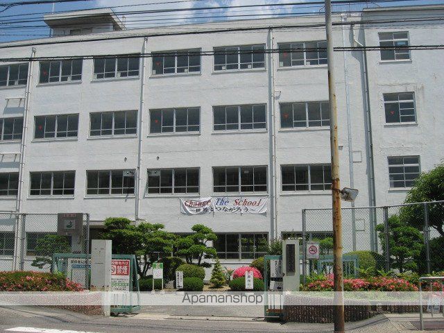 中学校　高槻市立第四中学校（中学校）まで182m