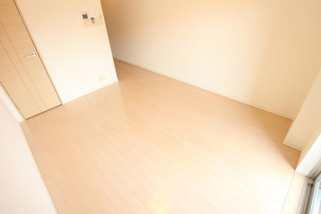 居室・リビング　★日当たりのいいフローリングのお部屋です★