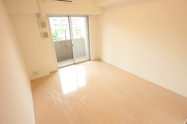 その他部屋・スペース　★日当たりのいいフローリングのお部屋です★