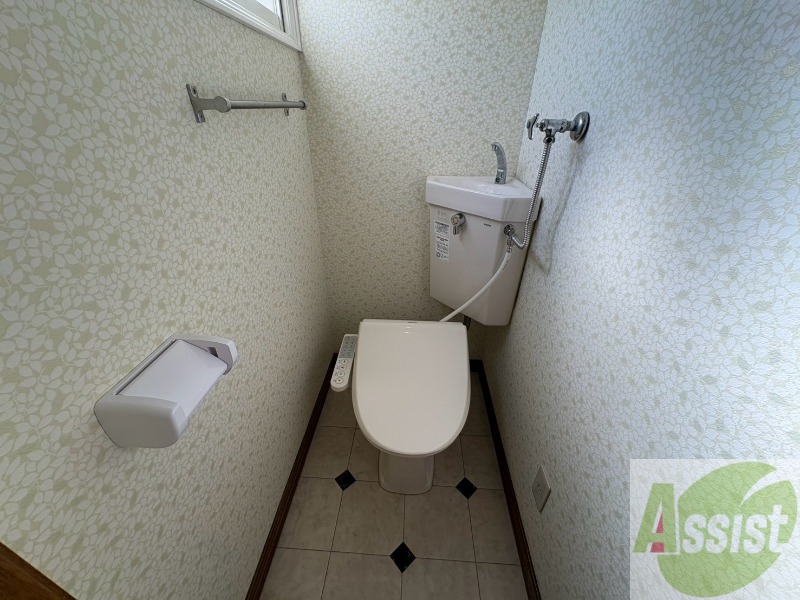 トイレ　こちらはトイレです。清潔感があり、安心して使用できます。