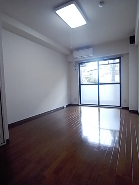 ジュネス西明石の居間写真