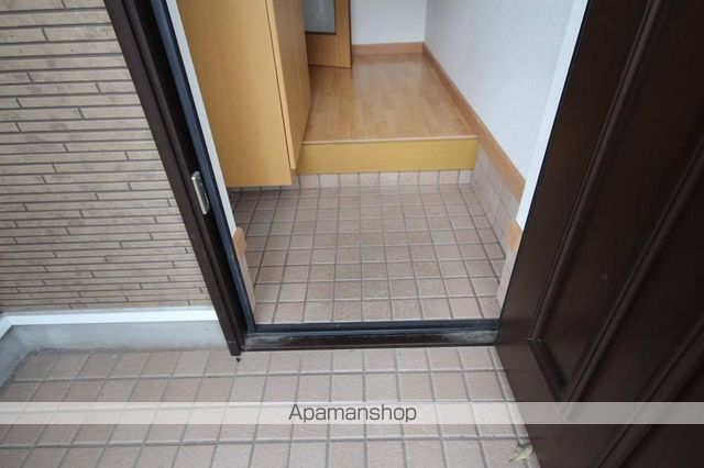 ヴィラージュ刀根山の玄関写真