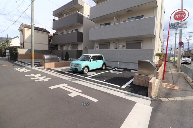 駐車場　敷地内駐車場