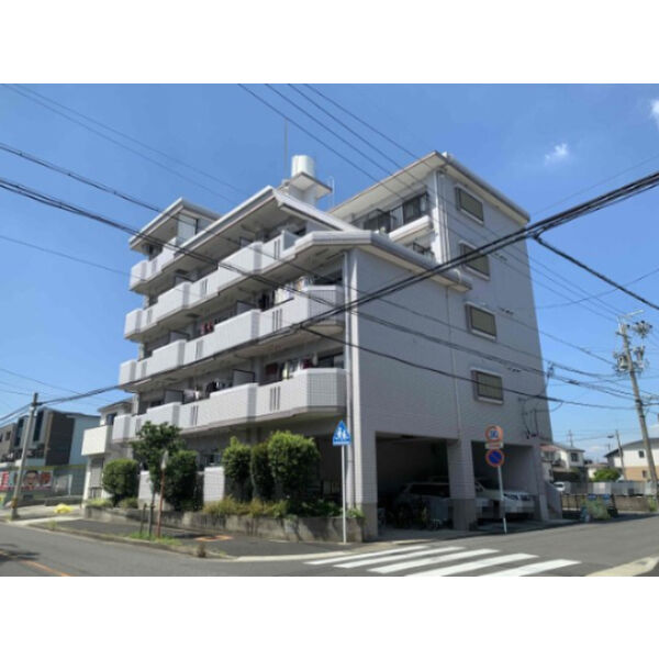 建物外観　安心の鉄筋コンクリート造ですよ☆☆