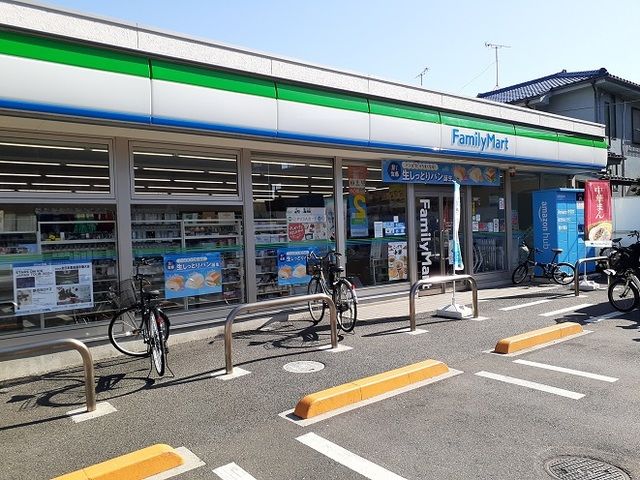 コンビニ　ファミリーマート（コンビニ）まで416m