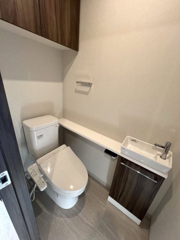 トイレ　反転タイプの写真です【アーバンリンク護国寺】