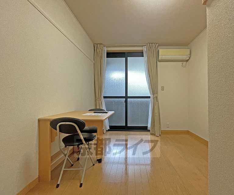 レオパレス青嶺の居間写真