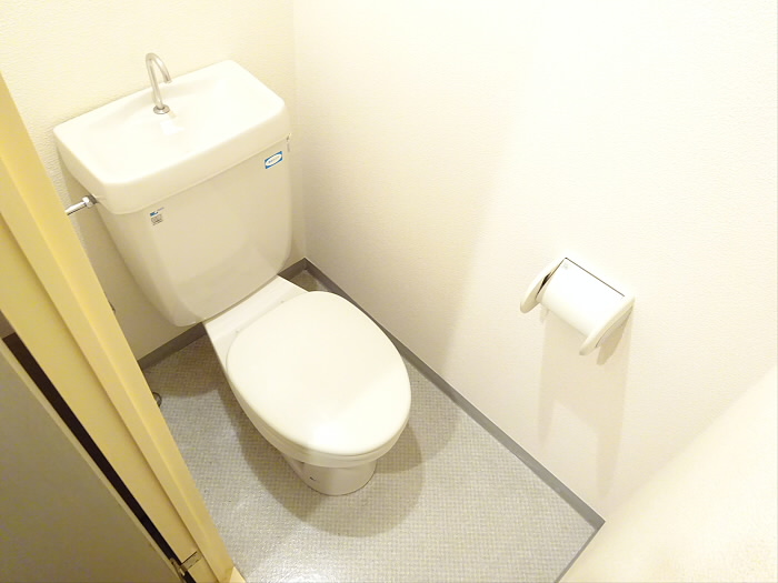 東急世田谷線 下高井戸駅 徒歩6分 9階建 築29年のトイレ写真