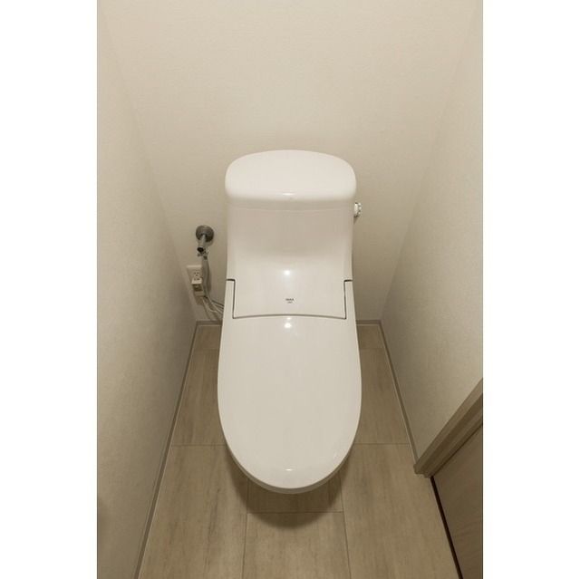 都営三田線 高島平駅 徒歩10分 8階建 築32年のトイレ写真