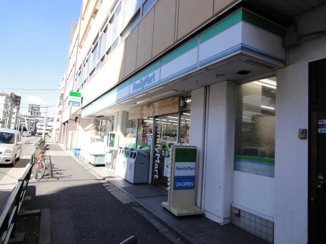 コンビニ　ファミリーマートサンズ田端新町店（コンビニ）まで114m