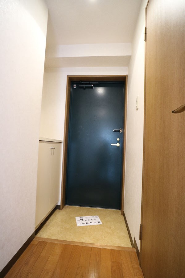 京急大師線 港町駅 徒歩9分 3階建 築25年の玄関写真