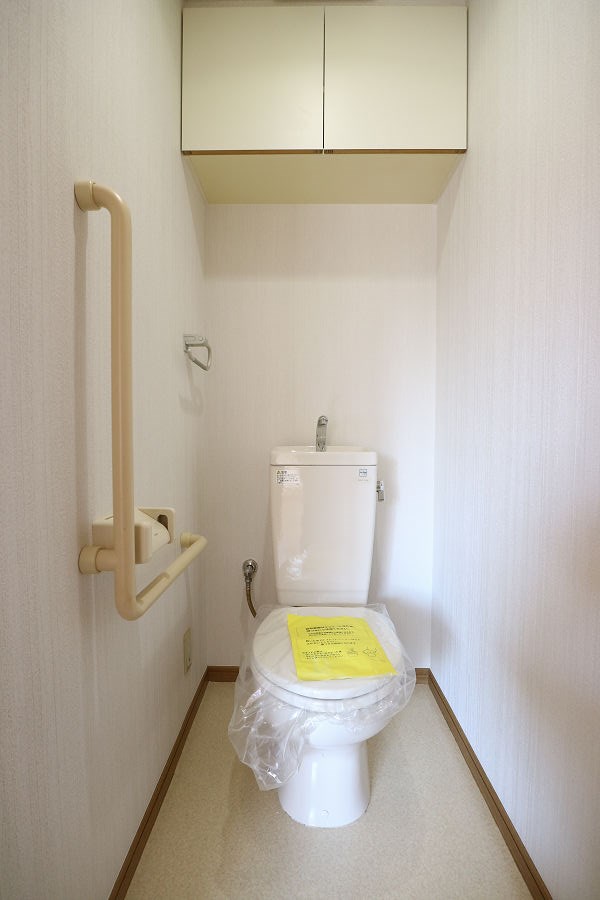 京急大師線 港町駅 徒歩9分 3階建 築25年のトイレ写真