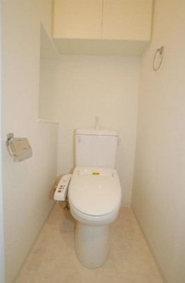 ＪＲ中央線 中野駅 徒歩4分 8階建 築20年のトイレ写真