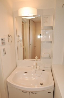 ＪＲ中央線 中野駅 徒歩4分 8階建 築20年の内装写真