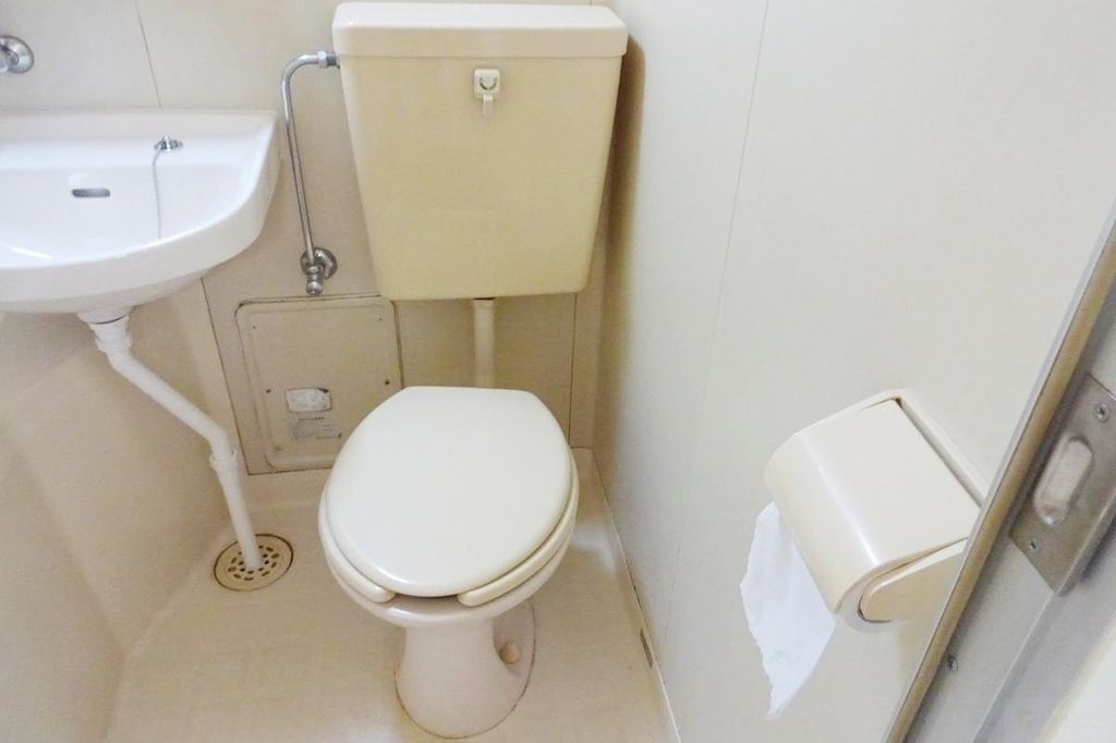 東京メトロ日比谷線 三ノ輪駅 徒歩11分 2階建 築34年のトイレ写真