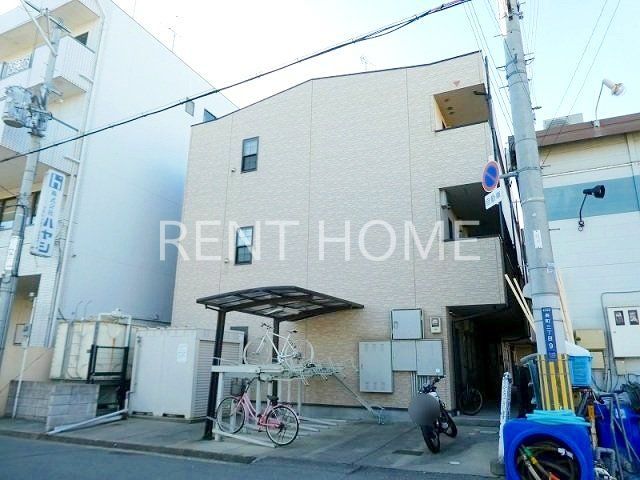 建物外観　鉄骨造３階建て