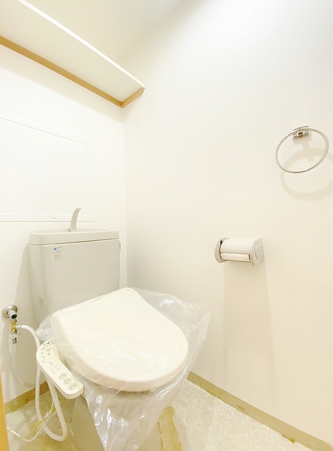 地下鉄御堂筋線 東三国駅 徒歩2分 10階建 築22年のトイレ写真