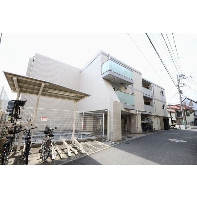 建物外観　鉄筋コンクリート造・総戸数は49戸です。