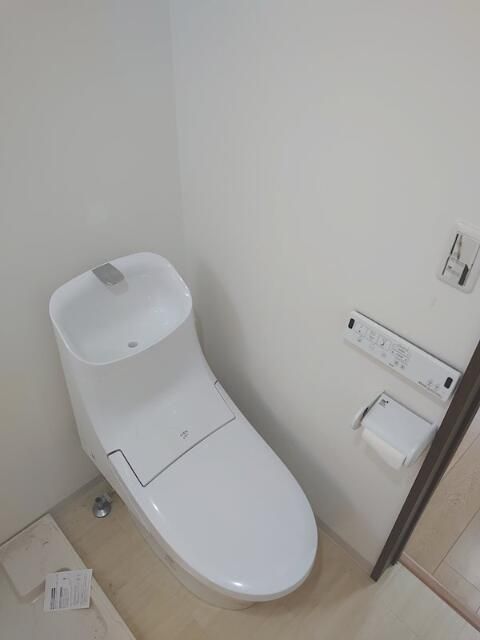 ＪＲ南武線 西国立駅 徒歩5分 3階建 築9年のトイレ写真