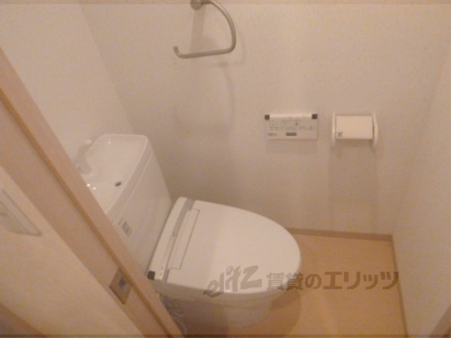 東海道本線 西大路駅 徒歩15分 8階建 築16年のトイレ写真